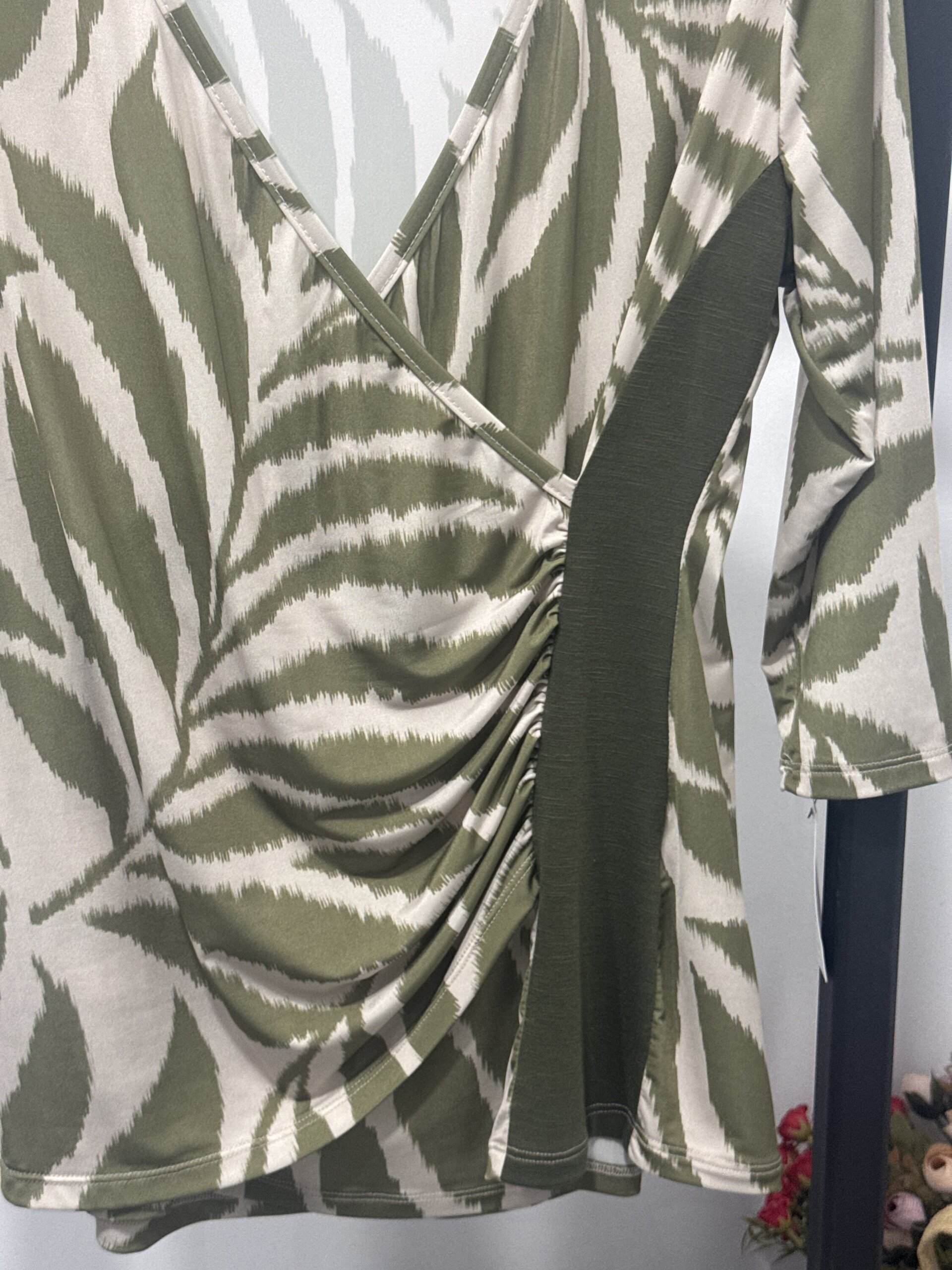 BLUSA HOJAS - 2
