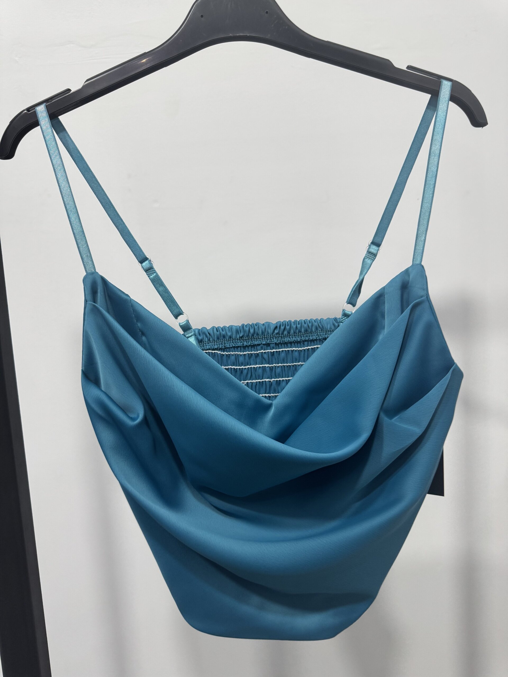 CROPTOP RASO ESCOTE CASCADA - 3